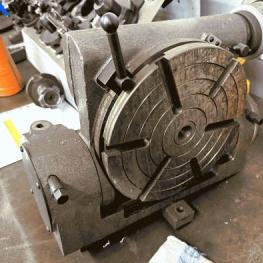 Pos. 28 Dividing head