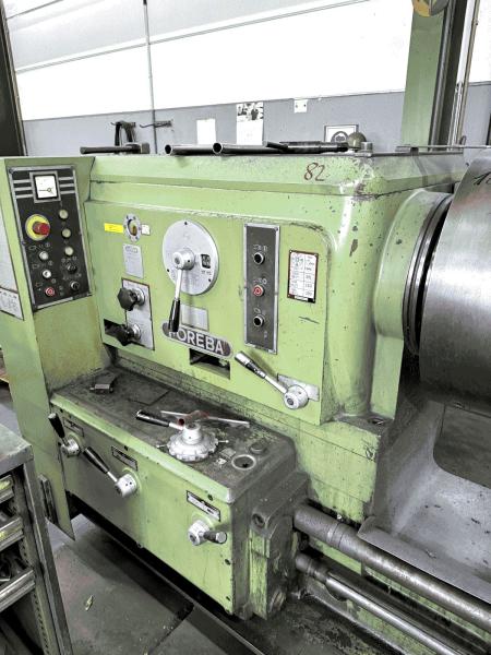 Screw cutting and bar lathe