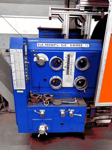 Screw cutting and bar lathe