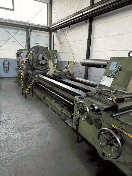 Heavy-duty lathe
