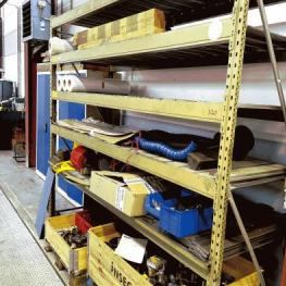 Pos. 320 Heavy-duty shelving