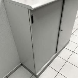 Pos. 571 2 filing cabinets/sideboards